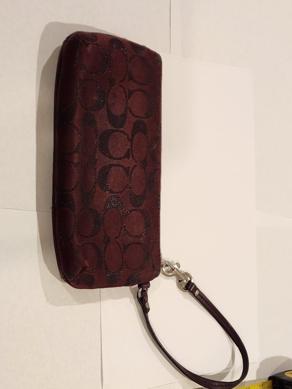 Vintage Coach Burgundy Signature Jacquard Wristlet - Picture 4 of 10